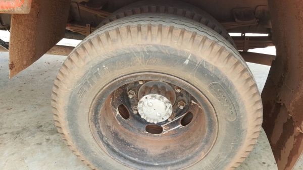 ขาย 6 ล้อ ISUZU ยาง 900 กระบะยาว 7.20 เมตร มีหางพับไฮดรอริค เครื่อง 6BD1 165 แรงม้า คัสซีสวยตลอดเส้น เบรคทิฟฟี่ พวงมาลัยพาวเวอร์ ทะเบียนพร้อมโอนครับ