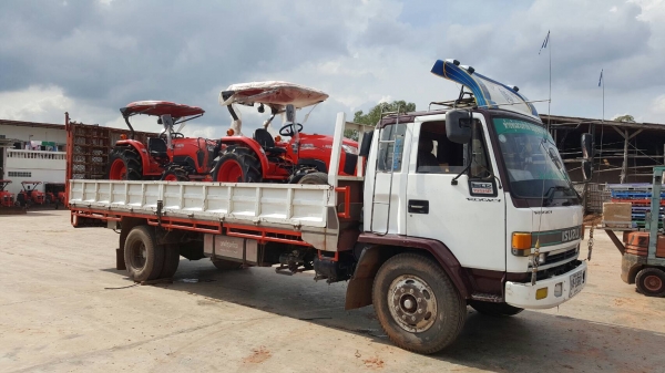 ขาย 6 ล้อ ISUZU ยาง 900 กระบะยาว 7.20 เมตร มีหางพับไฮดรอริค เครื่อง 6BD1 165 แรงม้า คัสซีสวยตลอดเส้น เบรคทิฟฟี่ พวงมาลัยพาวเวอร์ ทะเบียนพร้อมโอนครับ