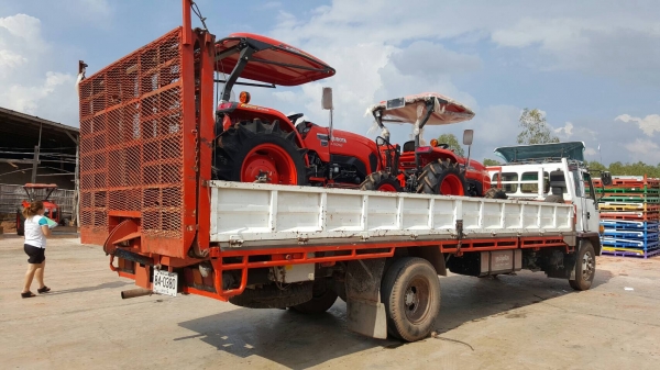 ขาย 6 ล้อ ISUZU ยาง 900 กระบะยาว 7.20 เมตร มีหางพับไฮดรอริค เครื่อง 6BD1 165 แรงม้า คัสซีสวยตลอดเส้น เบรคทิฟฟี่ พวงมาลัยพาวเวอร์ ทะเบียนพร้อมโอนครับ