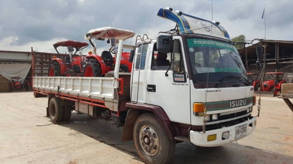 ขาย 6 ล้อ ISUZU ยาง 900 กระบะยาว 7.20 เมตร มีหางพับไฮดรอริค เครื่อง 6BD1 165 แรงม้า คัสซีสวยตลอดเส้น เบรคทิฟฟี่ พวงมาลัยพาวเวอร์ ทะเบียนพร้อมโอนครับ