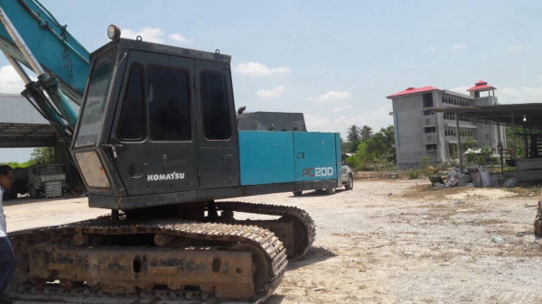ขายรถแบคโฮ KOMATSU 200-2 มีแอร์ มีลายหัวกระแทก สภาพสวย สนใจโทร 081-970-1072 ขายรถแบคโฮ KOMATSU 200-2 มีแอร์ มีลายหัวกระแทก สภาพสวย สนใจโทร 081-970-1072