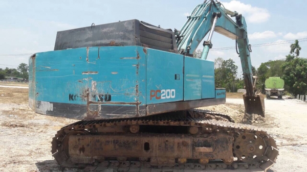 ขายรถแบคโฮ KOMATSU 200-2 มีแอร์ มีลายหัวกระแทก สภาพสวย สนใจโทร 081-970-1072