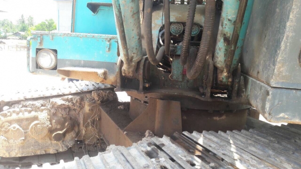 ขายรถแบคโฮ KOMATSU 200-2 มีแอร์ มีลายหัวกระแทก สภาพสวย สนใจโทร 081-970-1072