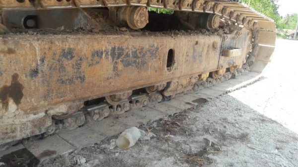 ขายรถแบคโฮ KOMATSU 200-2 มีแอร์ มีลายหัวกระแทก สภาพสวย สนใจโทร 081-970-1072