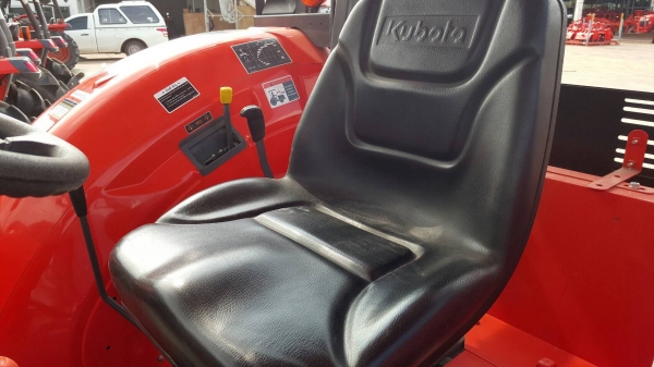 ขาย รถไถ KUBOTA M6040SU ปี 58 รถสภาพเหมือนใหม่ใช้งานแค่ 21 ชม. อุปกรณ์มีผานดันหน้า และผาน 3