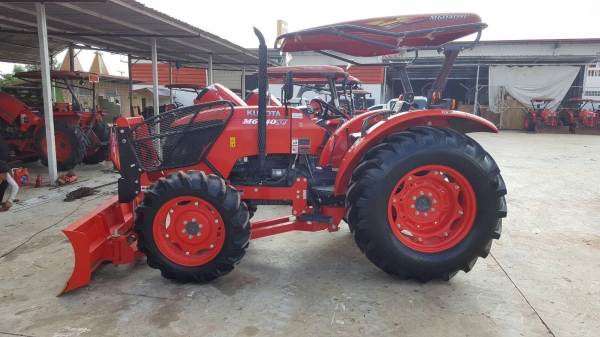 ขาย รถไถ KUBOTA M6040SU ปี 58 รถสภาพเหมือนใหม่ใช้งานแค่ 21 ชม. อุปกรณ์มีผานดันหน้า และผาน 3