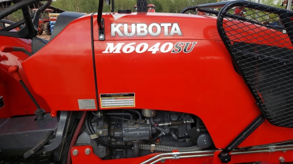 ขาย รถไถ KUBOTA M6040SU ปี 58 รถสภาพเหมือนใหม่ใช้งานแค่ 21 ชม. อุปกรณ์มีผานดันหน้า และผาน 3