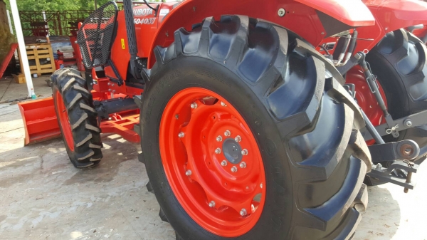 ขาย รถไถ KUBOTA M6040SU ปี 58 รถสภาพเหมือนใหม่ใช้งานแค่ 21 ชม. อุปกรณ์มีผานดันหน้า และผาน 3