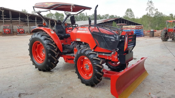 ขาย รถไถ KUBOTA M6040SU ปี 58 รถสภาพเหมือนใหม่ใช้งานแค่ 21 ชม. อุปกรณ์มีผานดันหน้า และผาน 3