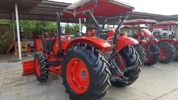 ขาย รถไถ KUBOTA M6040SU ปี 58 รถสภาพเหมือนใหม่ใช้งานแค่ 21 ชม. อุปกรณ์มีผานดันหน้า และผาน 3