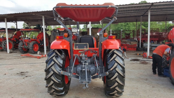 ขาย รถไถ KUBOTA M6040SU ปี 58 รถสภาพเหมือนใหม่ใช้งานแค่ 21 ชม. อุปกรณ์มีผานดันหน้า และผาน 3