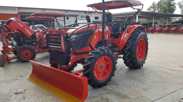 ขาย รถไถ KUBOTA M6040SU ปี 58 รถสภาพเหมือนใหม่ใช้งานแค่ 21 ชม. อุปกรณ์มีผานดันหน้า และผาน 3
