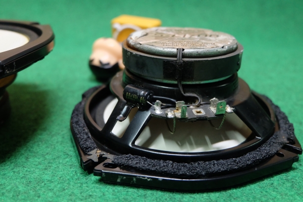 ลำโพง Pioneer Carrozzeria รุ่น TS-F1700 ลำโพงแกนร่วม 2 ทาง ขนาด 6.5" กรวยเคฟล่าห์สีขาว ลำโพง Pioneer Carrozzeria รุ่น TS-F1700 ลำโพงแกนร่วม 2 ทาง ขนาด 6.5" กรวยเคฟล่าห์สีขาว