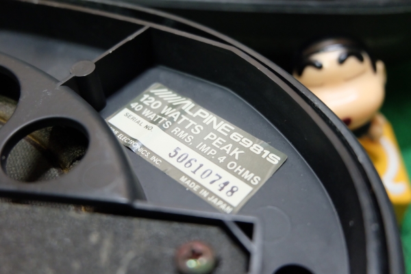 ลำโพงกล่อง Alpine รุ่น 6981S ลำโพง 4 ทาง 6x9" รุ่นเก่า เสียงดี มีไฟ Backlight ลำโพงกล่อง Alpine รุ่น 6981S ลำโพง 4 ทาง 6x9" รุ่นเก่า เสียงดี มีไฟ Backlight