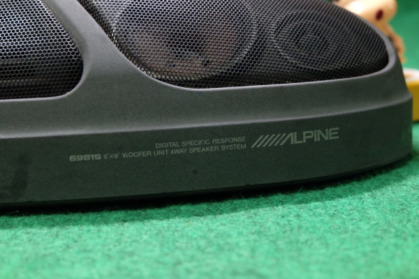 ลำโพงกล่อง Alpine รุ่น 6981S ลำโพง 4 ทาง 6x9" รุ่นเก่า เสียงดี มีไฟ Backlight ลำโพงกล่อง Alpine รุ่น 6981S ลำโพง 4 ทาง 6x9" รุ่นเก่า เสียงดี มีไฟ Backlight