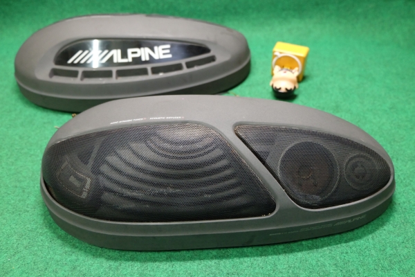 ลำโพงกล่อง Alpine รุ่น 6981S ลำโพง 4 ทาง 6x9" รุ่นเก่า เสียงดี มีไฟ Backlight