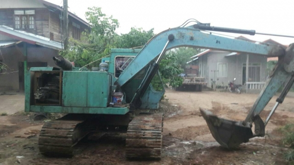 ขาย KOMATSU PC 100-2 สภาพสวยพร้อมใช้ ติดต่อ คุณ อ๊อฟ พิจิตร 086-737-9991