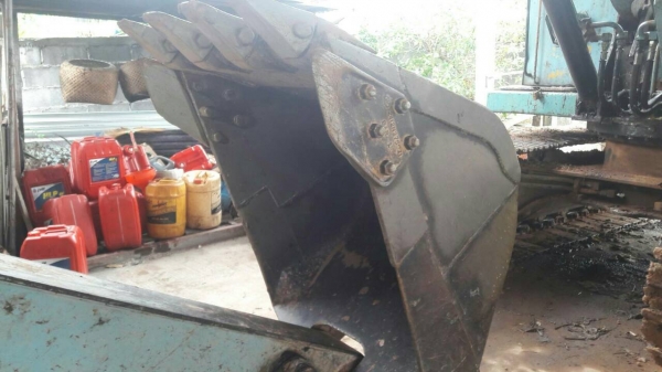 ขาย KOMATSU PC 100-2 สภาพสวยพร้อมใช้ ติดต่อ คุณ อ๊อฟ พิจิตร 086-737-9991