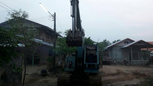 ขาย KOMATSU PC 100-2 สภาพสวยพร้อมใช้ ติดต่อ คุณ อ๊อฟ พิจิตร 086-737-9991