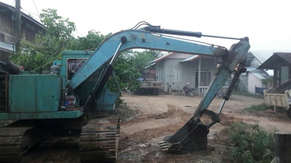 ขาย KOMATSU PC 100-2 สภาพสวยพร้อมใช้ ติดต่อ คุณ อ๊อฟ พิจิตร 086-737-9991