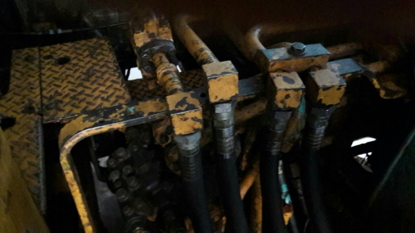 ขาย KOMATSU PC 100-2 สภาพสวยพร้อมใช้ ติดต่อ คุณ อ๊อฟ พิจิตร 086-737-9991