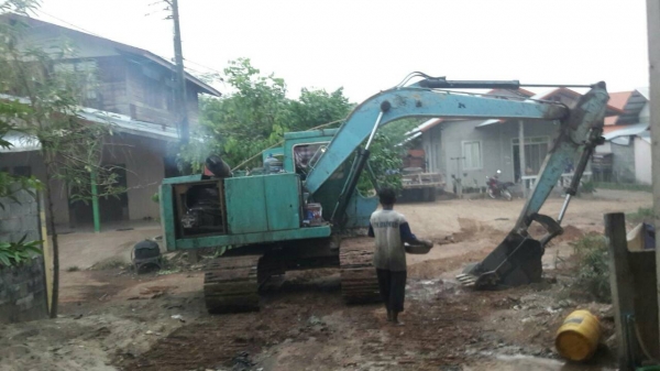 ขาย KOMATSU PC 100-2 สภาพสวยพร้อมใช้ ติดต่อ คุณ อ๊อฟ พิจิตร 086-737-9991