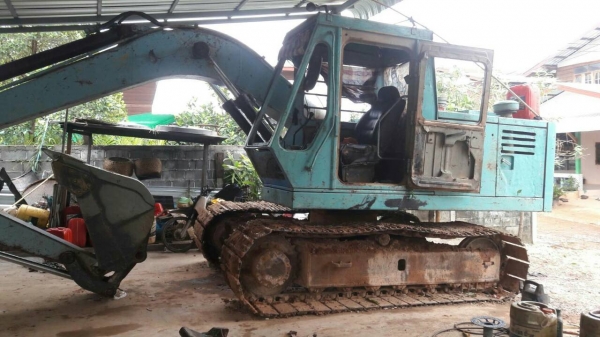 ขาย KOMATSU PC 100-2 สภาพสวยพร้อมใช้ ติดต่อ คุณ อ๊อฟ พิจิตร 086-737-9991