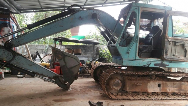 ขาย KOMATSU PC 100-2 สภาพสวยพร้อมใช้ ติดต่อ คุณ อ๊อฟ พิจิตร 086-737-9991