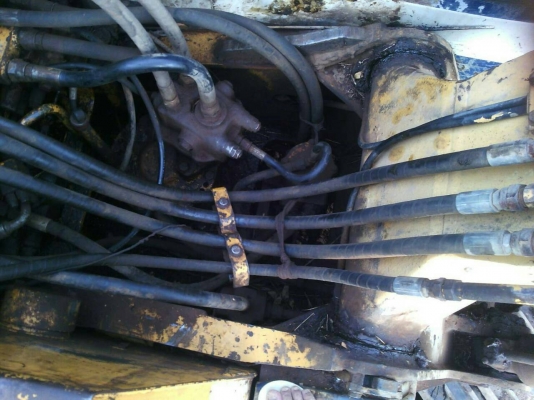 ขาย KOMATSU PC 120-5 สภาพสวยพร้อมใช้ ติดต่อ คุณ อ๊อฟ พิจิตร 086-737-9991