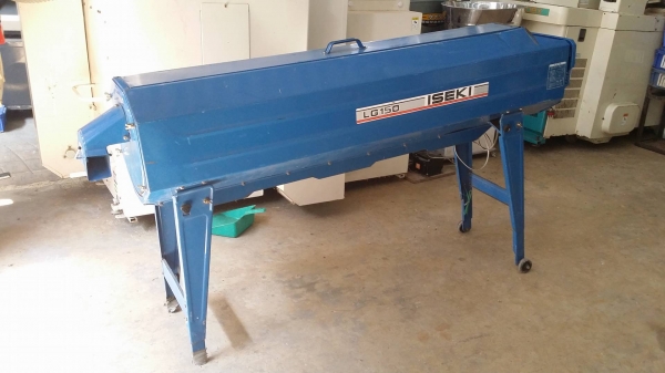 เครื่องคัดเมล็ดพันธุ์ข้าว ISEKI รุ่น LG150 ใช้ไฟ 100 โวลท์ ใช้งานง่าย สามรถคัดเมล็ดข้าวเปลือกที่เม็ดลีบออกจากเมล็ดดี