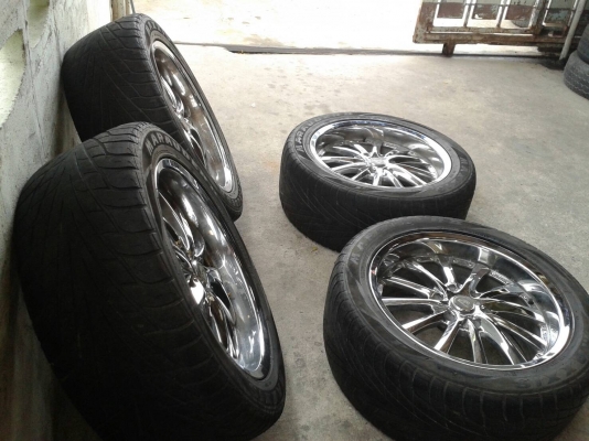 ขอบ20นิ้ว6รู สวยๆ พร้อมยาง สวยๆ 4 ล้อ ราคา 9900 บาท