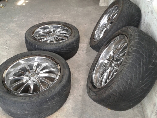 ขอบ20นิ้ว6รู พร้อมยาง สวยๆ 4 ล้อ ราคา 9900 บาท