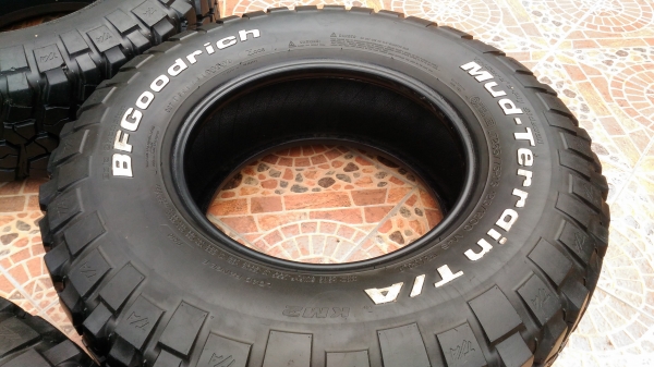 ขายยางลุยๆ BF KM2  265/75/16 ปี 14
