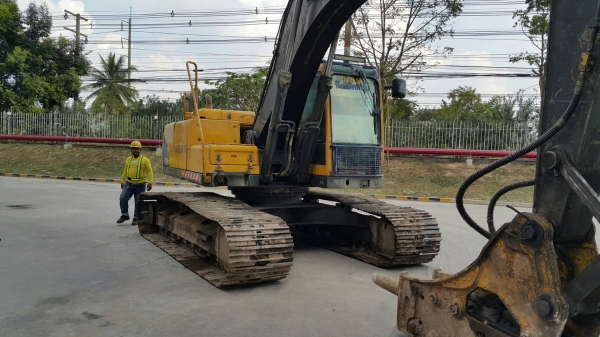 ขาย 1,400,000 แบคโฮพร้อมหัวเจาะ VOLVO EC 210 BLC 13,XXX ชม.รถสวยพร้อมเจาะเอกสารพร้อมโอน 090-772-3710 090-772-3708 ขาย 1,400,000 แบคโฮพร้อมหัวเจาะ VOLVO EC 210 BLC 13,XXX ชม.รถสวยพร้อมเจาะเอกสารพร้อมโอน 090-772-3710 090-772-3708