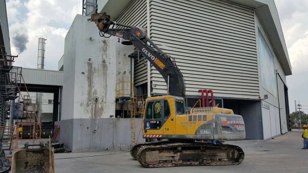 ขาย 1,400,000 แบคโฮพร้อมหัวเจาะ VOLVO EC 210 BLC 13,XXX ชม.รถสวยพร้อมเจาะเอกสารพร้อมโอน 090-772-3710 090-772-3708