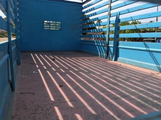 ขาย 6 ล้อ  NKR เครื่อง 110 แรง ยาว 4.30 ม. ปี 1988 - 2531  มีพวงมาลัยเพาเวอร์ มีแอร์  กระจกไฟฟ้า กะบะเหล็กทั้งลูก กะบะสวยมาก ไม่มีผุ ไม่มีสนิม เครื่องดี