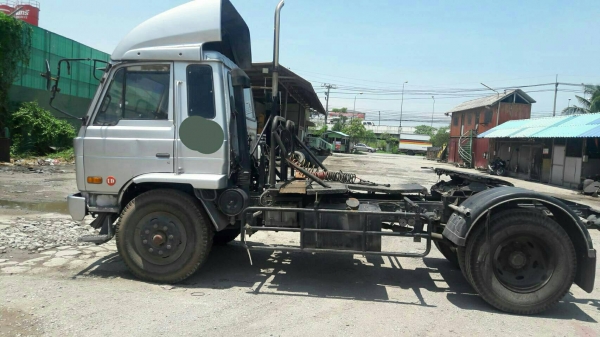 ขายหัวลากนิสสัน6ล้อ