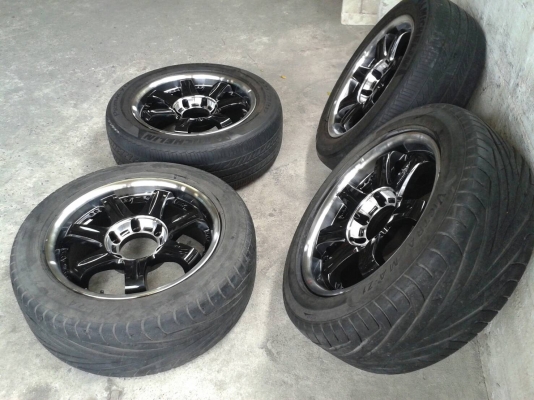 ขอบ17นิ้ว6รู พร้อมยาง สวยๆ 4 ล้อ ราคา 8500 บาท