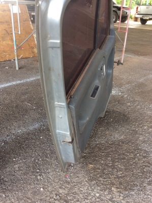 ประตู NISSAN ALLAS ข้างซ้าย กระจกไฟฟ้า ขาย 5,500 บาท (ศุภากร 081-1903107 , 081-4252943)