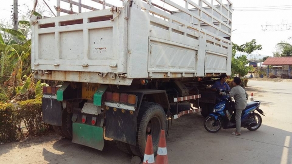 ขายลูกพ่วงดัมพ์สามมิตร 2 เพลา ปี 42 แชสซีสวย ยาง 70\% ทะเบียนพร้อม ขายลูกพ่วงดัมพ์สามมิตร 2 เพลา ปี 42 แชสซีสวย ยาง 70\% ทะเบียนพร้อม