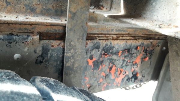 รถเทเลอร์ท้ายเป็ด 10 ล้อติดตั้งเครน 3 ตัน  ยี่ห้ออีซูซุ  ขนาด 175 แรงม้า  ติดเครน 3 ตัน