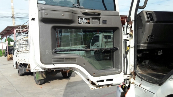 รถเทเลอร์ท้ายเป็ด 10 ล้อติดตั้งเครน 3 ตัน  ยี่ห้ออีซูซุ  ขนาด 175 แรงม้า  ติดเครน 3 ตัน