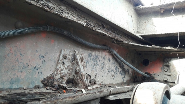 รถเทเลอร์ท้ายเป็ด 10 ล้อติดตั้งเครน 3 ตัน  ยี่ห้ออีซูซุ  ขนาด 175 แรงม้า  ติดเครน 3 ตัน