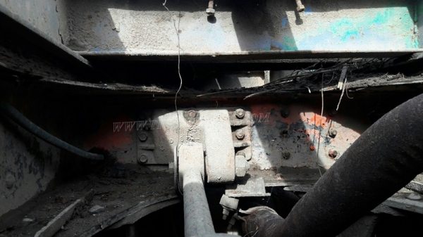 รถเทเลอร์ท้ายเป็ด 10 ล้อติดตั้งเครน 3 ตัน  ยี่ห้ออีซูซุ  ขนาด 175 แรงม้า  ติดเครน 3 ตัน