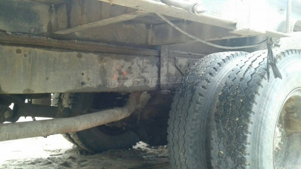 รถเทเลอร์ท้ายเป็ด 10 ล้อติดตั้งเครน 3 ตัน  ยี่ห้ออีซูซุ  ขนาด 175 แรงม้า  ติดเครน 3 ตัน