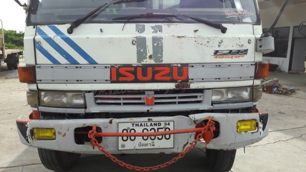 รถเทเลอร์ท้ายเป็ด 10 ล้อติดตั้งเครน 3 ตัน  ยี่ห้ออีซูซุ  ขนาด 175 แรงม้า  ติดเครน 3 ตัน