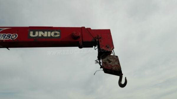 รถเทเลอร์ท้ายเป็ด 10 ล้อติดตั้งเครน 3 ตัน  ยี่ห้ออีซูซุ  ขนาด 175 แรงม้า  ติดเครน 3 ตัน