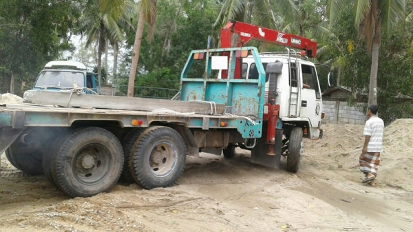 รถเทเลอร์ท้ายเป็ด 10 ล้อติดตั้งเครน 3 ตัน  ยี่ห้ออีซูซุ  ขนาด 175 แรงม้า  ติดเครน 3 ตัน