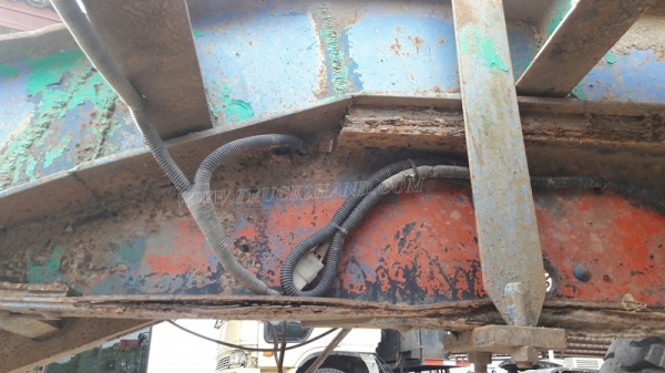 รถเทเลอร์ท้ายเป็ด 10 ล้อติดตั้งเครน 3 ตัน  ยี่ห้ออีซูซุ  ขนาด 175 แรงม้า  ติดเครน 3 ตัน