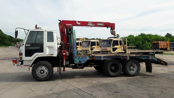 รถเทเลอร์ท้ายเป็ด 10 ล้อติดตั้งเครน 3 ตัน  ยี่ห้ออีซูซุ  ขนาด 175 แรงม้า  ติดเครน 3 ตัน